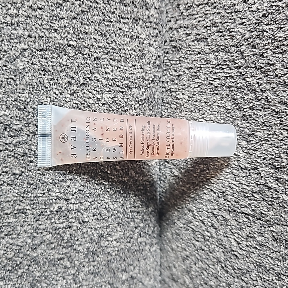 Avant Skincare Velvet Perfecting Rose Sugar Lip Scrub